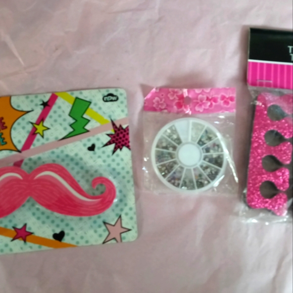 Nail Set Includes File,  Jewels & Toe Separator - Picture 1 of 3